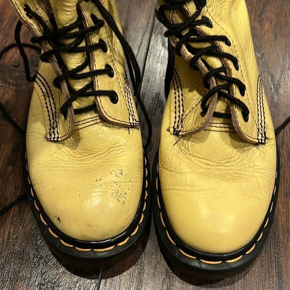 VTG Made in England Doc Marten boots 20 hole boots. Size 6 in GUC for age yellow - Picture 2 of 14